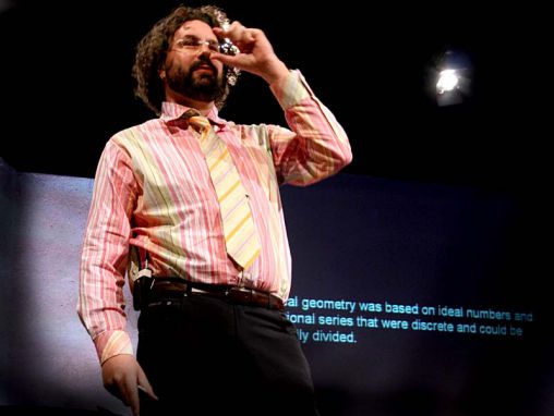 Click to play Greg Lynn à propos du calcul infinitésimal en architecture