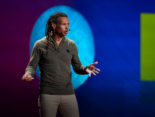 Click to play Moriba Jah: El primer sistema de monitoreo de tráfico espacial de crowdsourcing del mundo