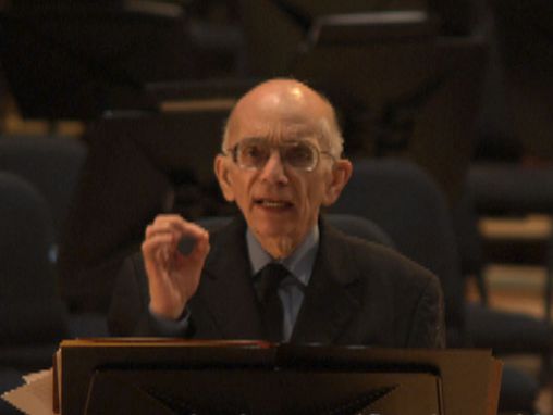 Click to play Jose Antonio Abreu parle des enfants transformés par la musique.