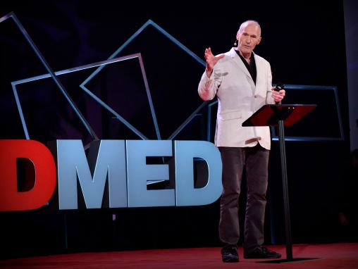 Carl June: Kanseri tedavi etme yöntemimizi değiştirebilecek "canlı bir ilaç"