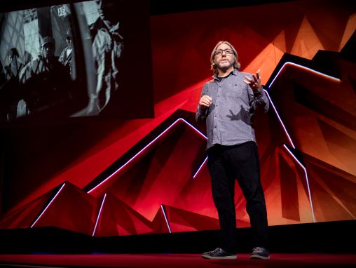 Click to play Jon Lowenstein: La famille, l'espoir et la résilience sur la route des migrants