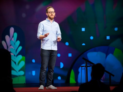 Click to play Andrew Marantz: Infiltré dans le monde étrange des trolls et de la propagande sur Internet