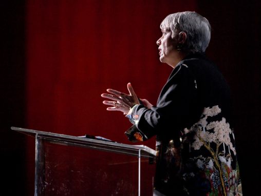 Click to play Jill Tarter nous appelle à aider la recherche SETI (Lauréat du TED Prize !)