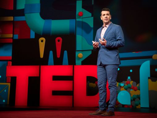 Click to play Anthony Veneziale: « Trébucher vers l’intimité » :  improvisation d'une intervention TED