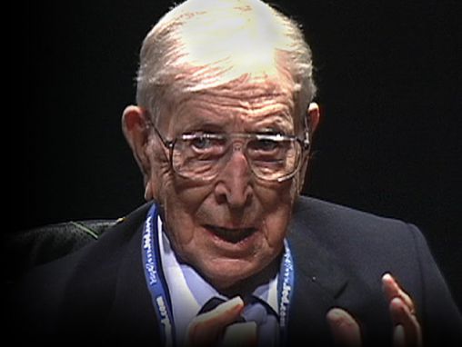 Click to play John Wooden sur la différence entre gagner et réussir