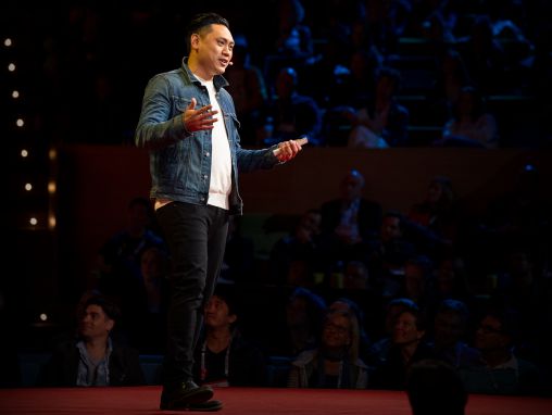 Click to play Jon M. Chu: La fierté et le pouvoir de la représentation au cinéma