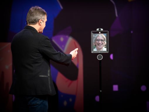 大卫·德伊奇: 宇宙历经几十亿年的单调之后正在苏醒