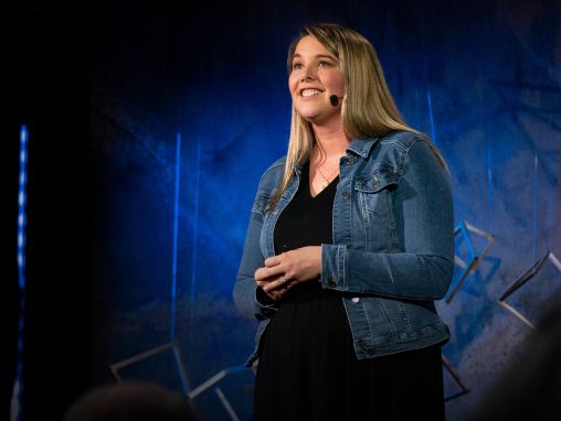 Click to play Sydney Jensen: ¿Cómo podemos contribuir al bienestar emocional del profesorado?