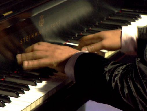Eric Lewis: Chaos and harmony on piano