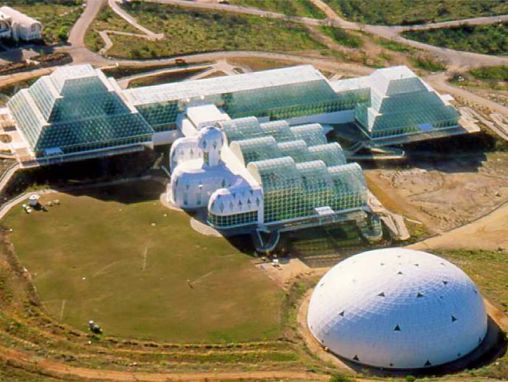 Click to play La vie dans Biosphere 2