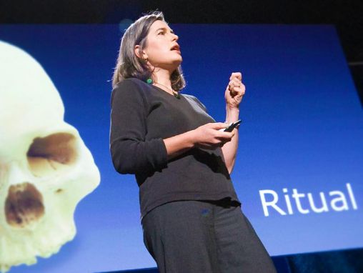 Click to play Catherine Mohr: Le passé, le présent et l'avenir robotique de la chirurgie