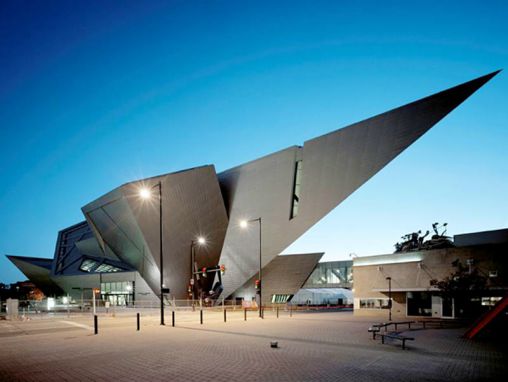 Click to play Les 17 mots de l'inspiration en architecture par Daniel Libeskind.