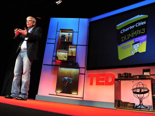 Click to play L'idée radicale de Paul Romer : les villes sous contrats