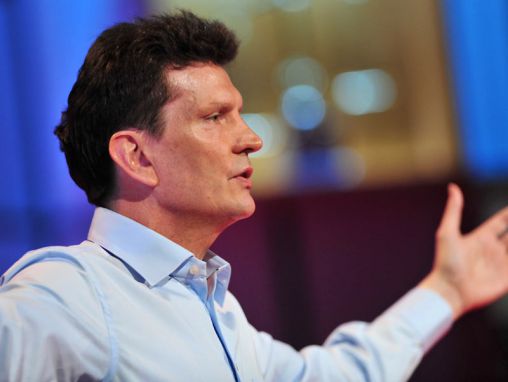 Click to play Henry Markram construit un cerveau dans un superordinateur
