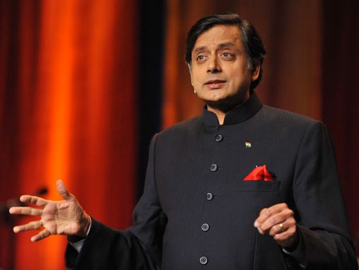 Click to play Shashi Tharoor: Pourquoi les nations devraient chercher la puissance "douce"