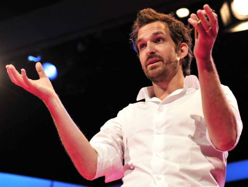 Click to play Mathieu Lehanneur présente ses créations inspirées par la science