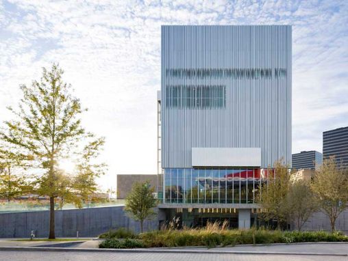 Click to play Joshua Prince-Ramus: Egy színház, ami újraépíti magát