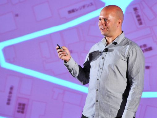 Click to play Дерек Сиверс: Гаж эсвэл зүгээр л өөр?