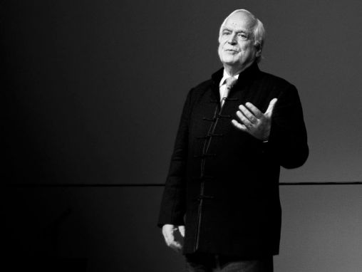 Click to play Peter Eigen: Hogyan fedjük fel a korrupciót?