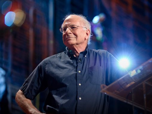 Click to play Данијел Канеман (Daniel Kahneman): Загонетка доживљаја насупрот сећању
