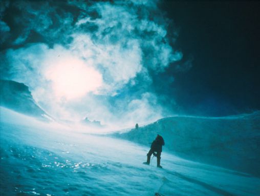 Click to play Ken Kamler: Orvosi csoda az Everesten