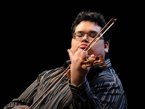Click to play Robert Gupta: Muzika je lek, muzika je zdrav um