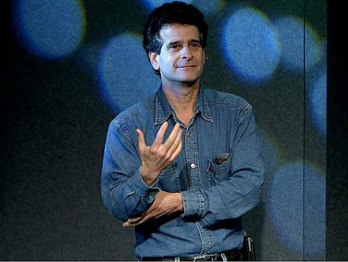 Click to play Dean Kamen présente en avant-première un nouveau bras prothétique