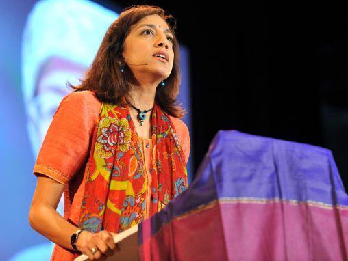 Click to play Kavita Ramdas: Radikalne žene koje prihvataju tradiciju