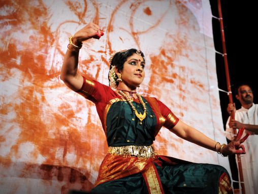 Click to play Ananda Shankar Jayant tánccal harcol a rák ellen