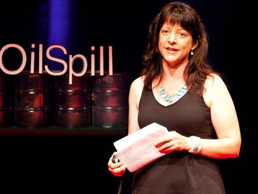 Click to play Lisa Margonelli: Az olaj politikai kémiája