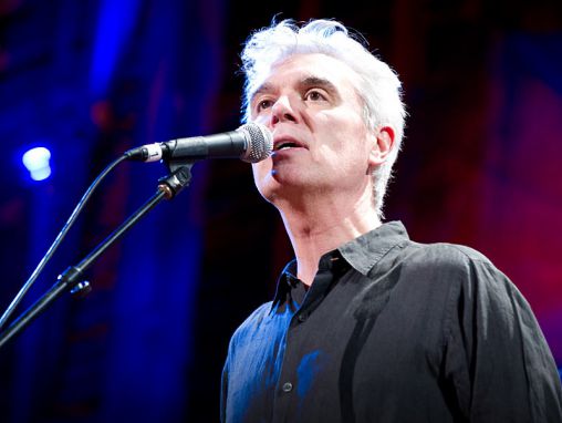 Click to play David Byrne elénekli a "(Nothing But) Flowers" dalt