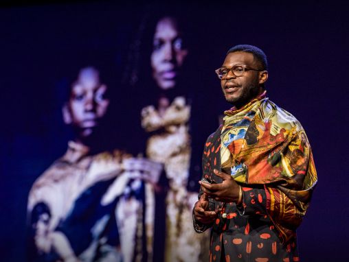 Click to play Walé Oyéjidé: Moda që kremton forcën dhe shpirtin afrikan